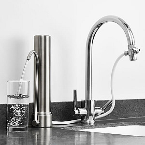 Purificateur d'eau Doulton HCS sur évier avec cartouche Ultracarb Inox